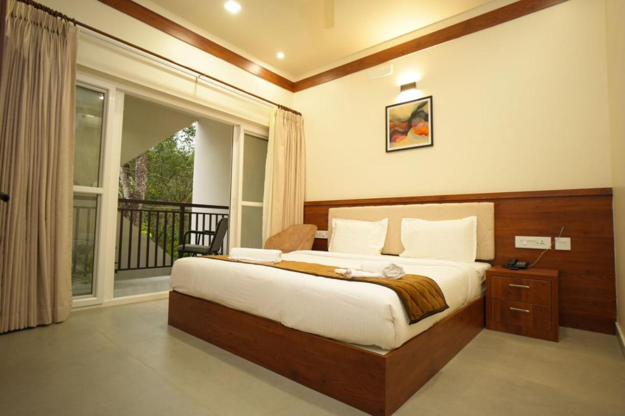 Royalton Residency Otel Mundakāyam Dış mekan fotoğraf