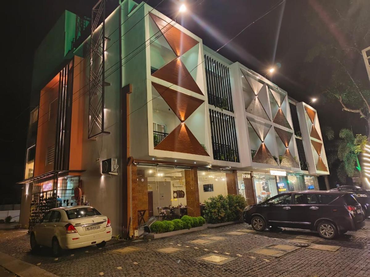 Royalton Residency Otel Mundakāyam Dış mekan fotoğraf