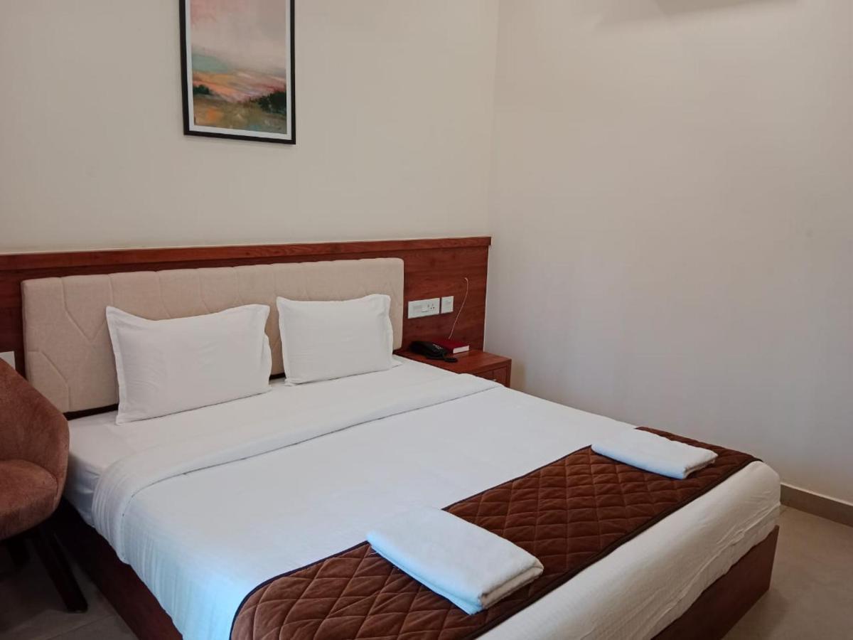 Royalton Residency Otel Mundakāyam Dış mekan fotoğraf