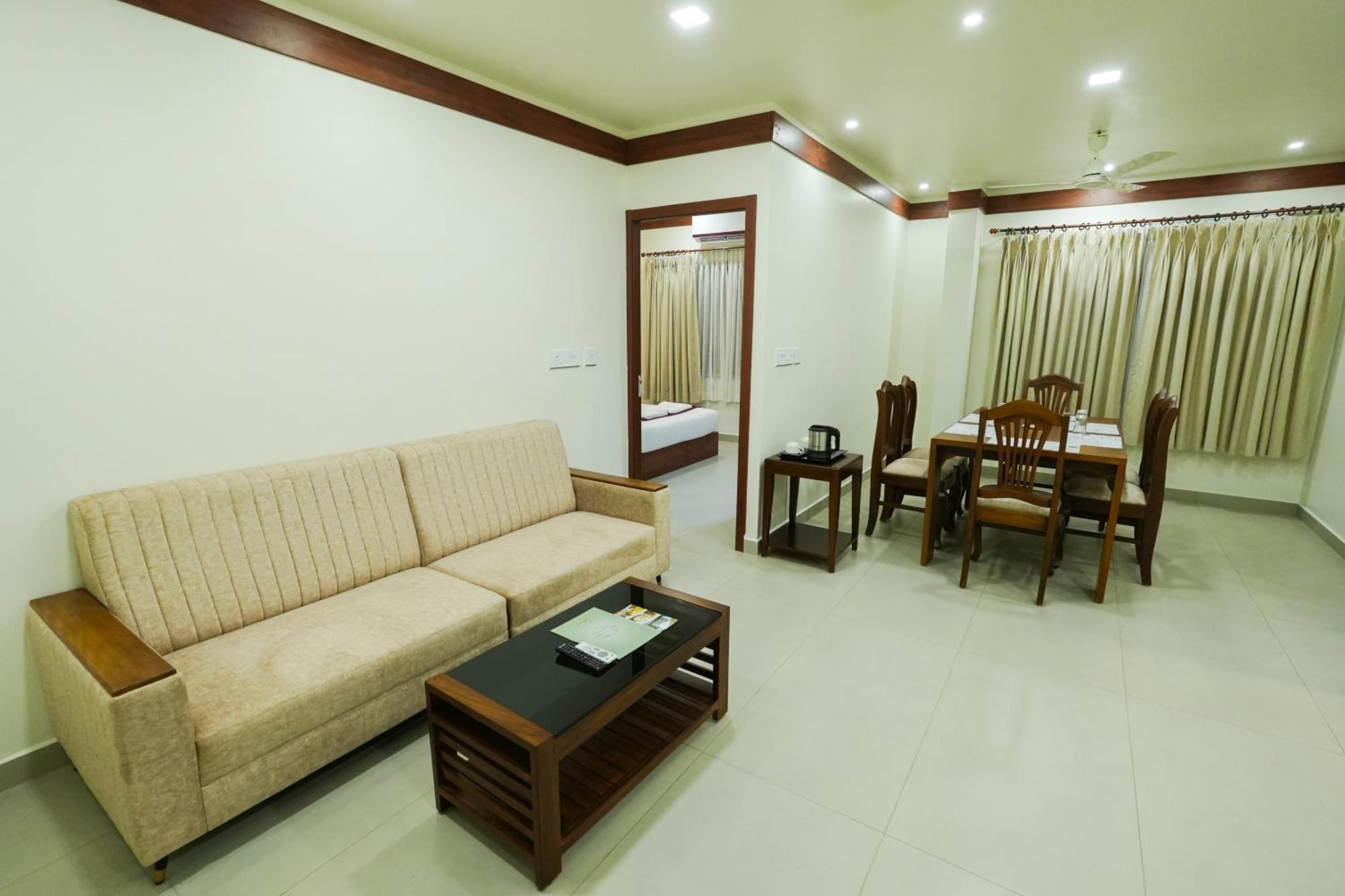 Royalton Residency Otel Mundakāyam Dış mekan fotoğraf