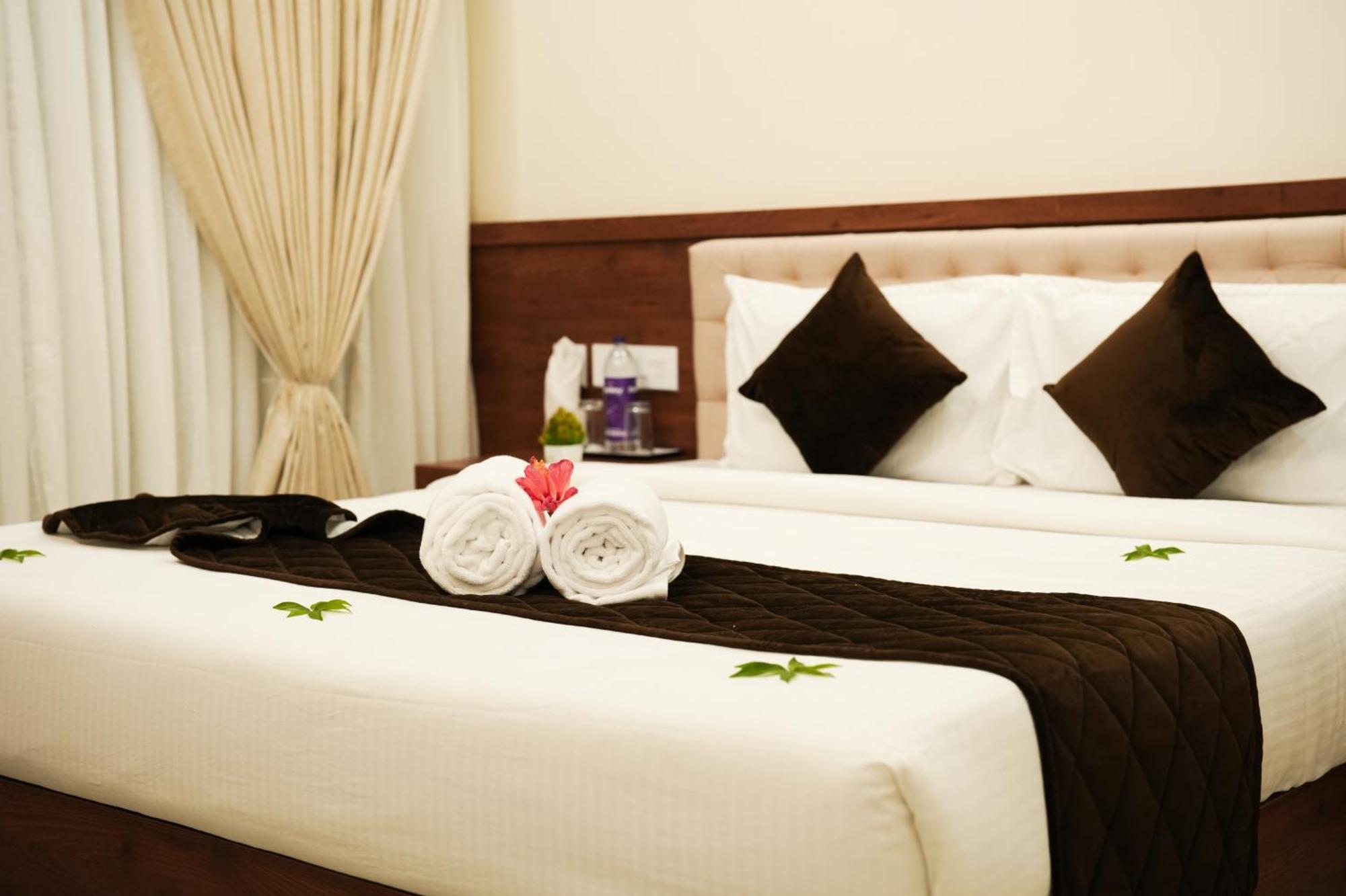 Royalton Residency Otel Mundakāyam Dış mekan fotoğraf