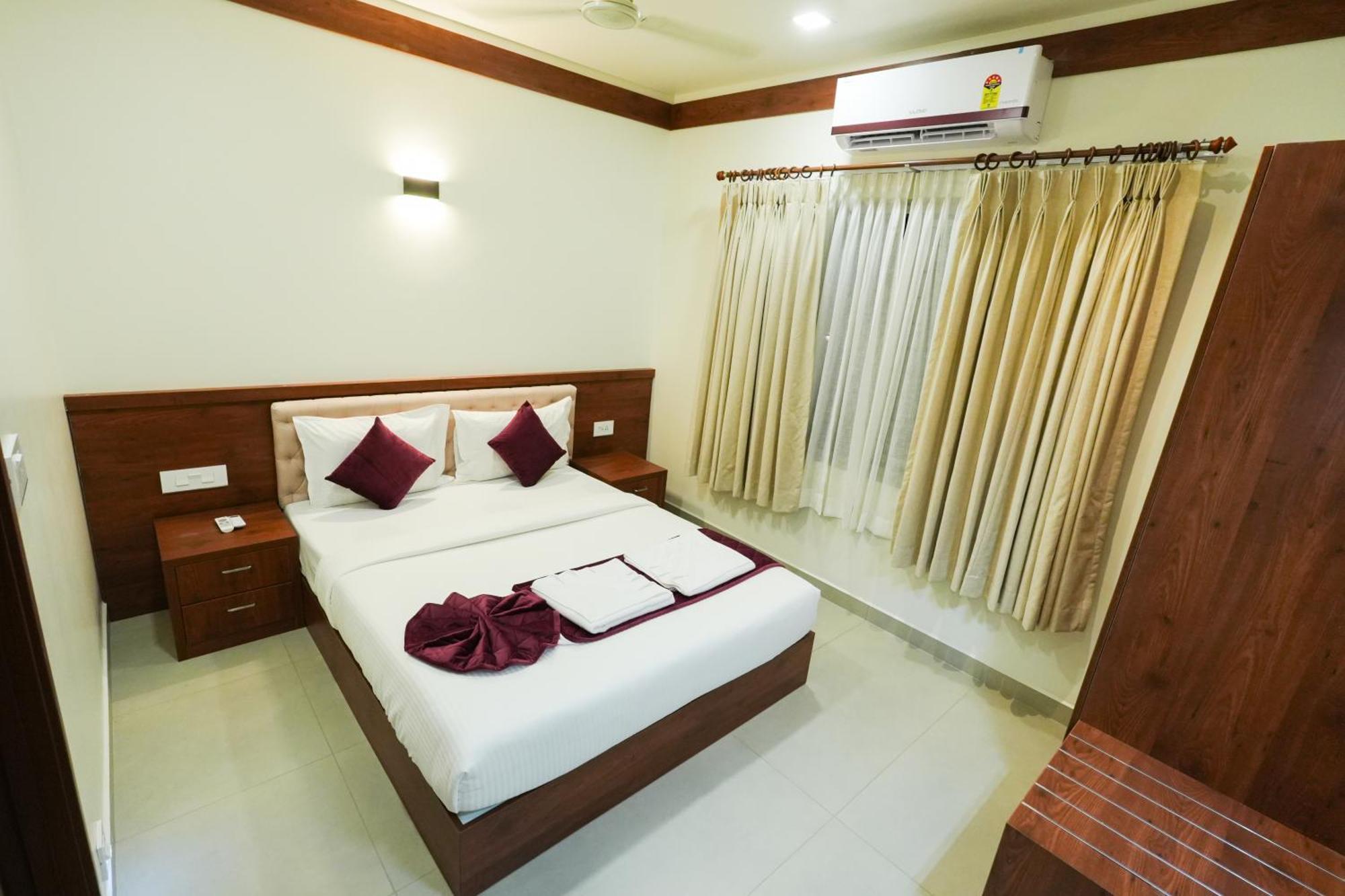 Royalton Residency Otel Mundakāyam Dış mekan fotoğraf